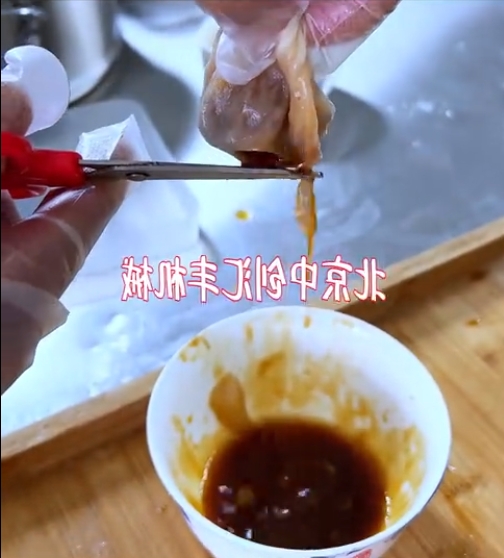 解密 湯多，餡兒大，皮兒薄。晶瑩剔透的灌湯包，是如何做出來的？